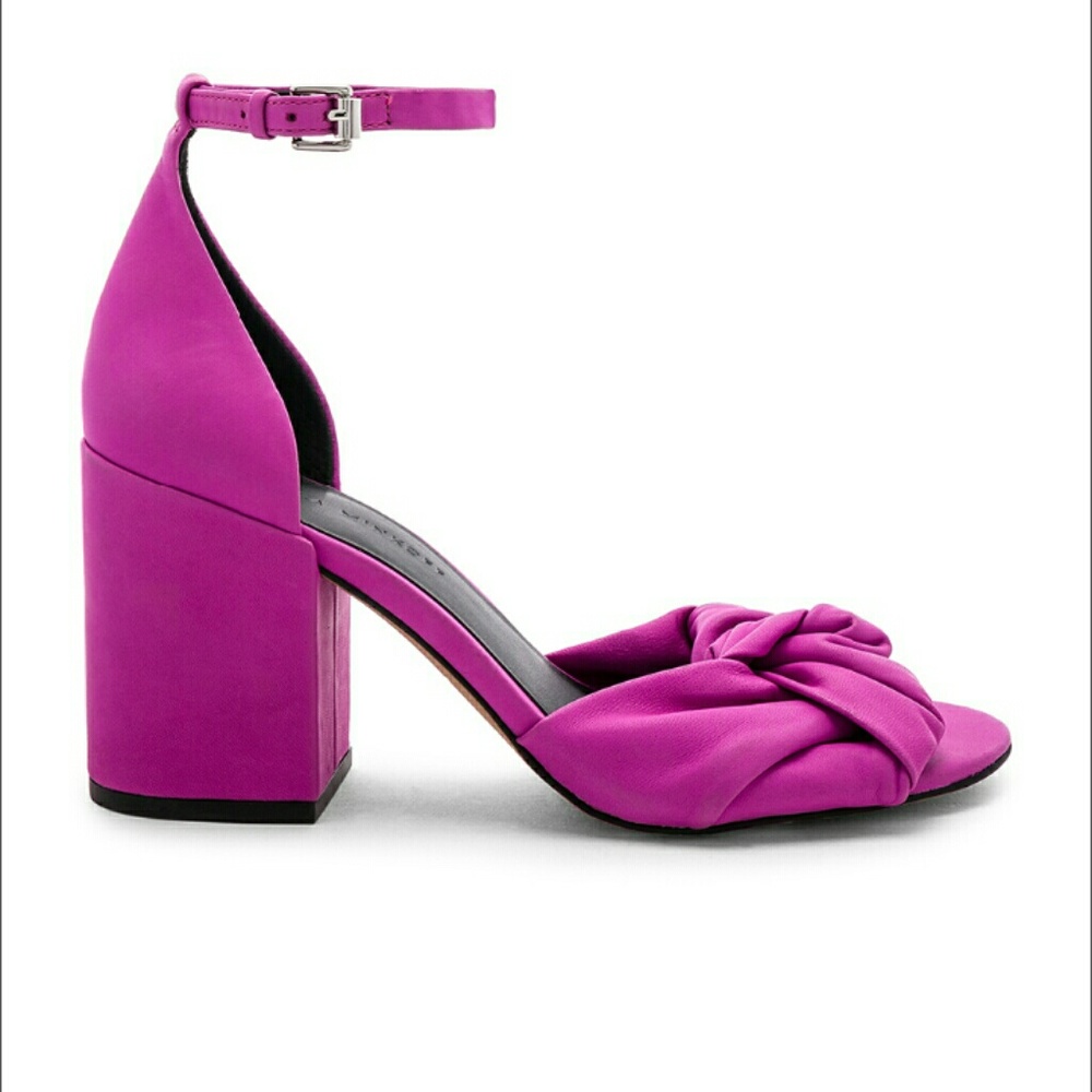 Capriana Ankle Strap Sandal

REBECCA MINKOFF